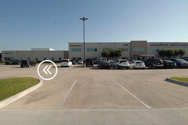 Memorial-Hermann-Pearland-building-side