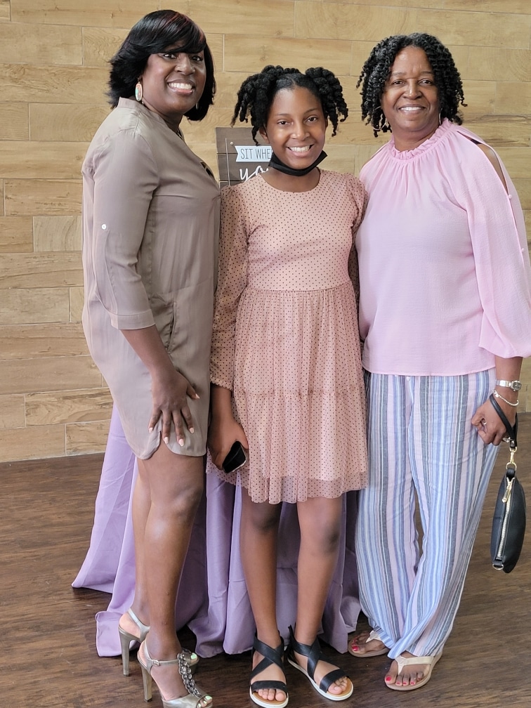 Kisha McClintock with daughter and mother