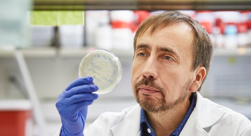 Claudio Soto, PhD, professor and the Huffington Foundation Distinguished Chair in the Department of Neurology with McGovern Medical School at UTHealth Houston. (Photo by UTHealth Houston)