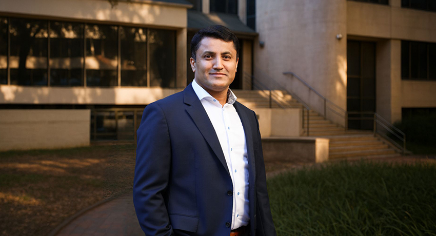 Ramesha Papanna, MD, MPH, a professor at McGovern Medical School at UTHealth Houston and a maternal-fetal surgeon at UTHealth Houston Fetal Center and Children’s Memorial Hermann Hospital. (Photo by UTHealth Houston)